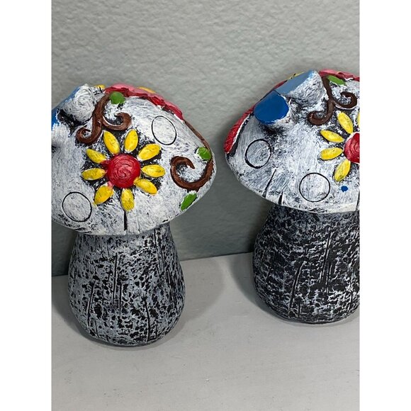 Mushroom Figurine Garden Statue Hand Painted  Set of 2 Dragonfly Flowers Figurin - Picture 6 of 6